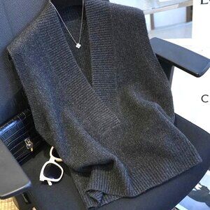 BLACK HEATHER V-NECK SLEEVELESS RIBBED COLLAR AND HEM VEST